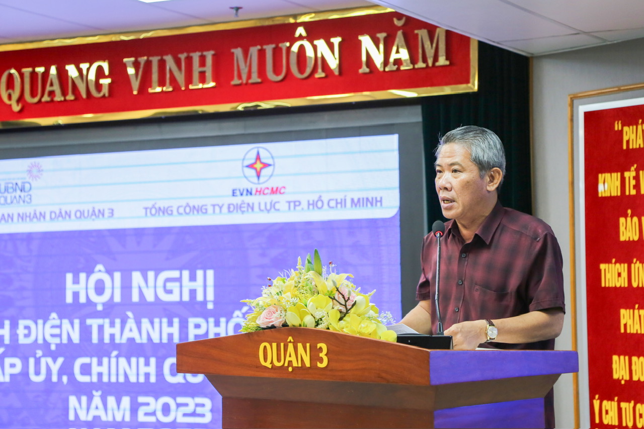 Đồng chí Võ Văn Đức - Phó Bí thư Quận ủy, Chủ tịch UBND Quận 3 phát biểu tại Hội nghị.